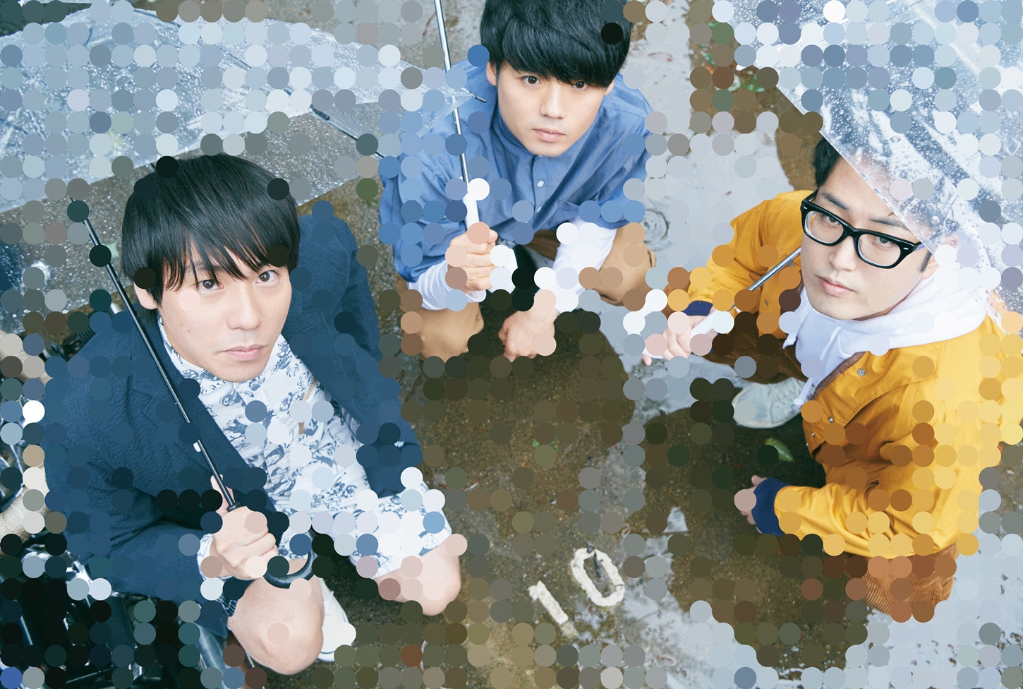 画像：3ピースギターロックバンド「SAKANAMON」。写真左から藤森元⽣（Vo/G）、森野光晴（B）、木村浩⼤（Dr）