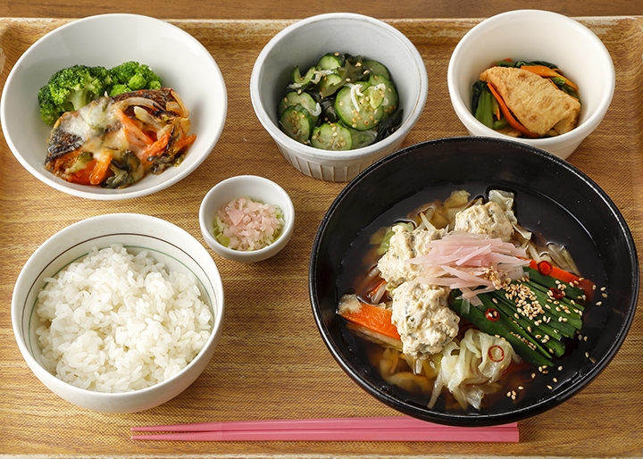 画像：ぽかぽか肉団子岩下の新生姜鍋風スープ定食
