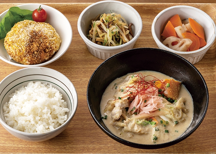 画像：岩下の新生姜と豚しゃぶの豆乳味噌鍋風スープ定食